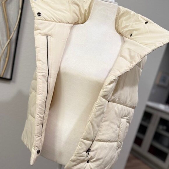 PacSun Women's Puffer Vest - Picture 3 of 16